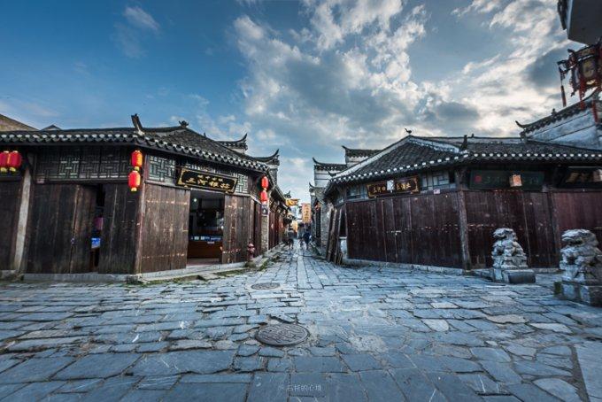 qq精选照片怎么关掉并看不到游戏画面